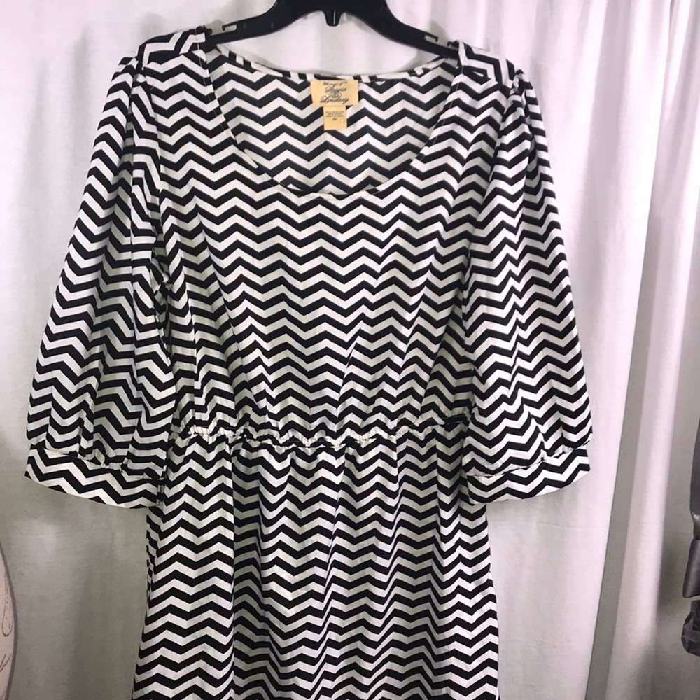 🌻Lovely Black & White Chevron  Dress Size 1X 💕